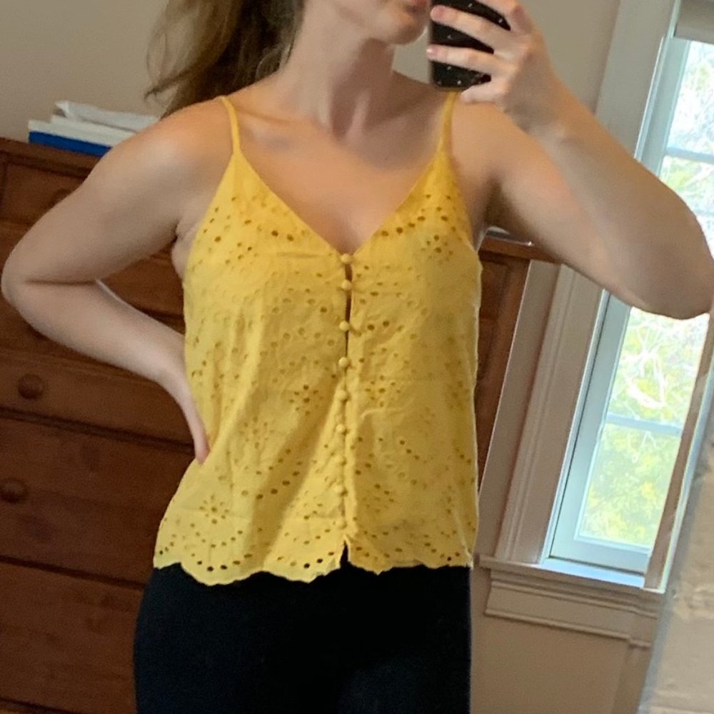 💕NWOT Yellow Eyelet Tank Top Size M
